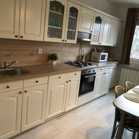Gyoengye Apartament Segedyn