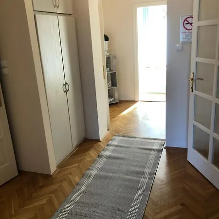 Apartament Gyoengye *