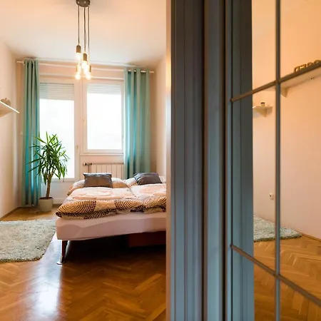 Apartament Gyoengye *