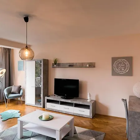 Gyoengye Apartament *